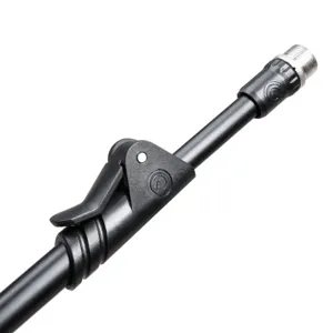 Laag microfoonstatief met driepoot en telescopische hengel